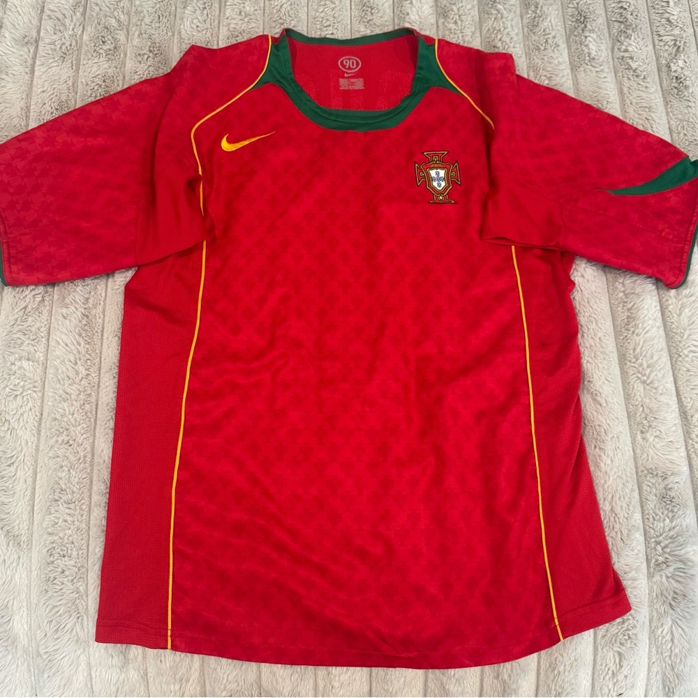 Vintage Nike 2004/2006 Portugal Red Soccer Jersey